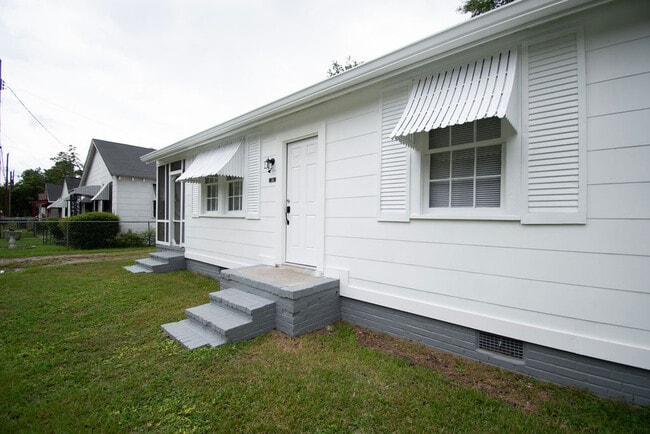 Building Photo - 114 Calvary Dr