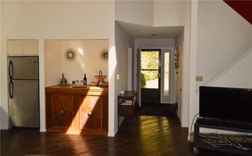 Building Photo - 132 Pines Dr