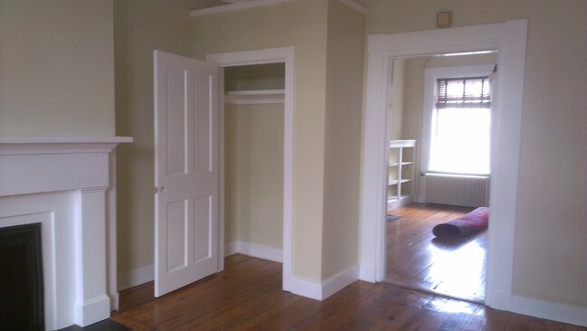 bedroom - 105 E Cary St