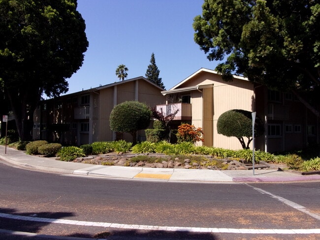 Building Photo - 245 W California Ave