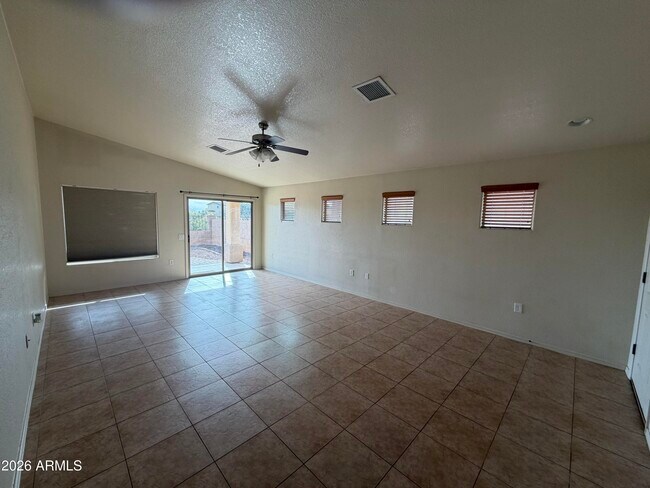 Foto del edificio - 4662 Redwood St