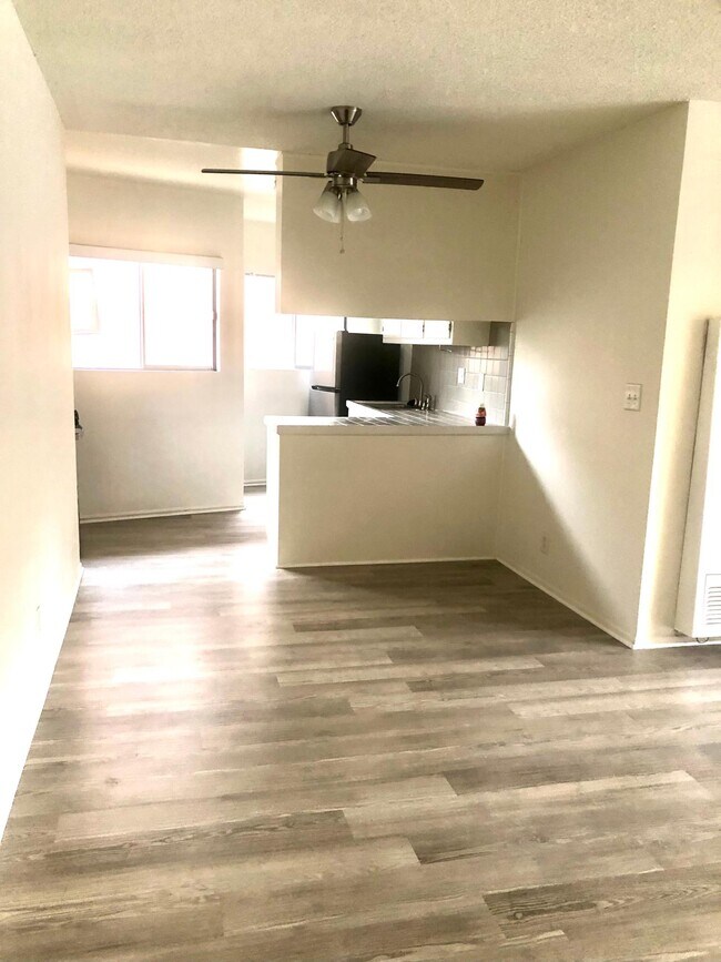 Foto del edificio - 3145 S Canfield Ave