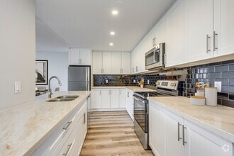 Building Photo - Oakwood Manor