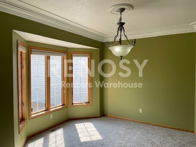 Building Photo - 9142 Cambridge Alcove