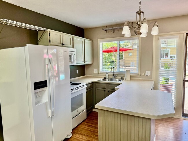 Building Photo - Charming 2 bed, 1 bath Edmonds Apartment H...