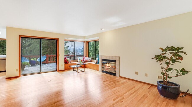 Building Photo - Spring Lake Waterfront Rental!