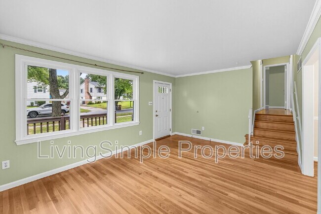 Foto del edificio - 720 Woodburn Rd