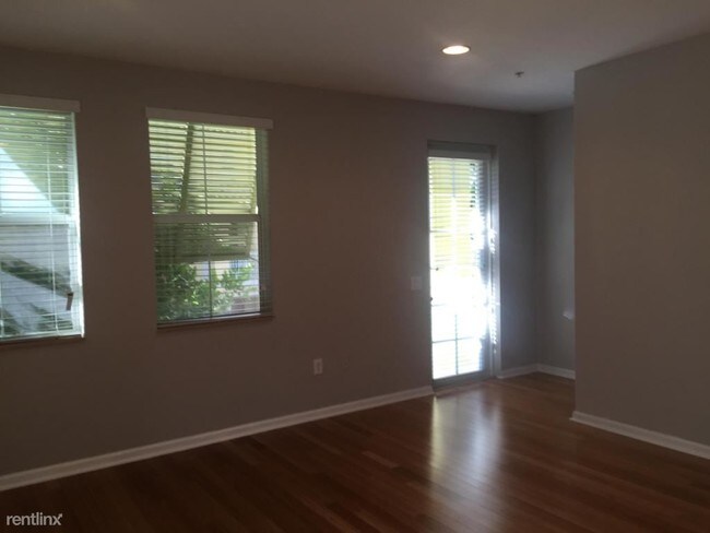 Foto del edificio - 3 br, 2.5 bath Townhome - 1220 Via Maggio