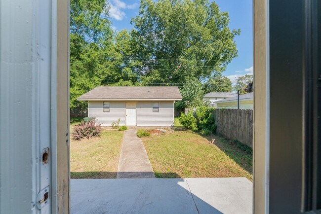 Foto del edificio - Move-In Ready Comfort – 4 Bed, 2 Bath!