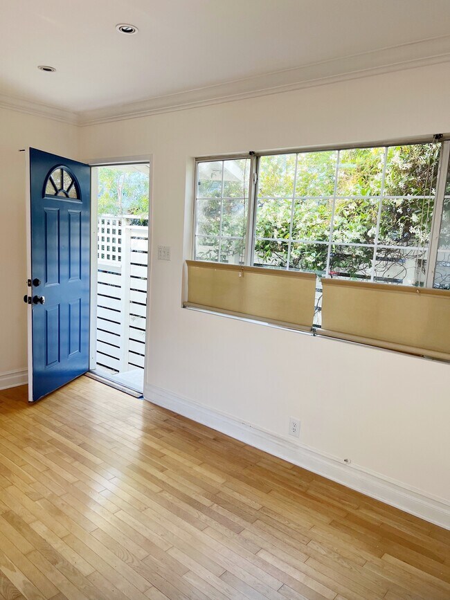 Building Photo - 1129 Cabrillo Ave