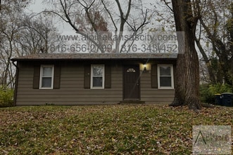 Building Photo - 5111 N Bristol Ave