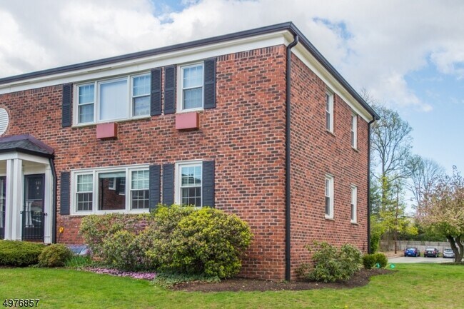 Building Photo - 501 Pitney Pl