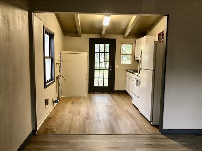 Foto del edificio - 1560 Greenlawn Dr