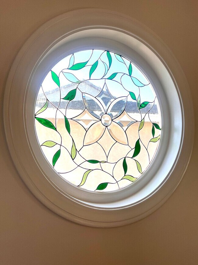 Foto del edificio - Private Back House with single garage & yard