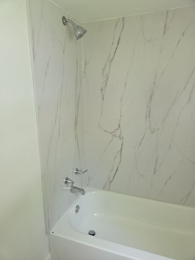 Foto del edificio - Newly remodeled home is located in Lancaster, SC 29720.