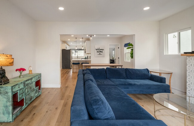 Building Photo - 8936 S Manhattan Pl