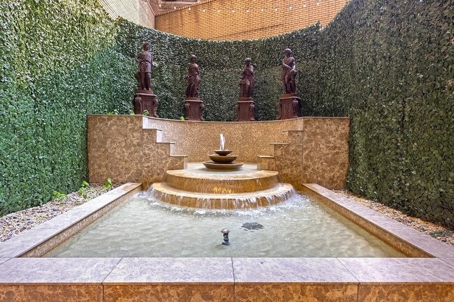 Foto del edificio - 245 E 44th St