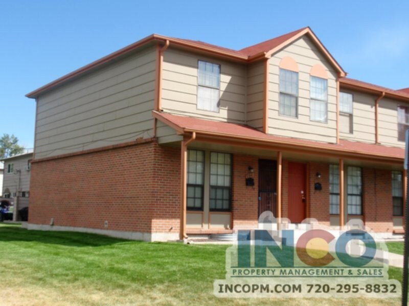 Foto principal - Large four bedroom townhome with a finishe...