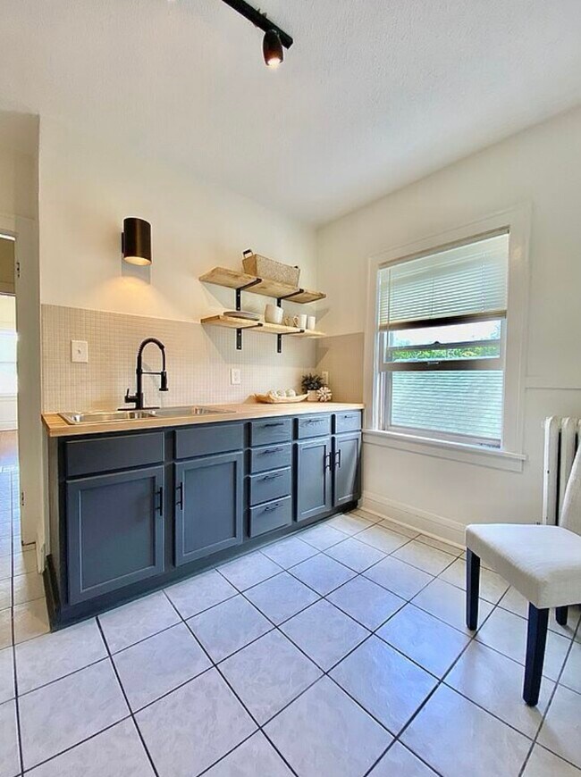 Cocina - 3912 Thomas Ave N