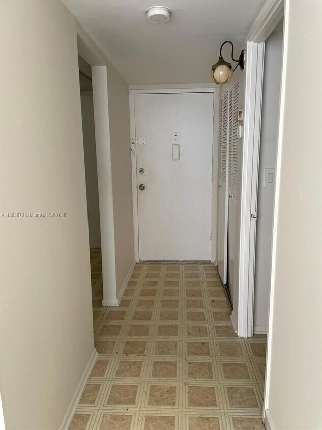 Foto principal - 1301 NE Miami Gardens Dr