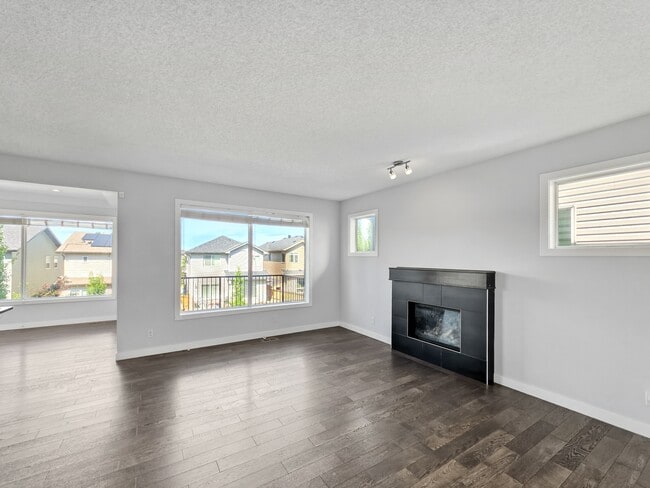 Building Photo - 118 Panora Ct NW