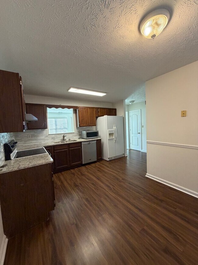 Foto del edificio - Maryville 37801 - 2 bedroom, 1.5 Condo with a 1-car garage - Contact Ed Johnson (865) 924-5045