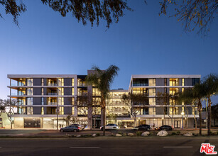 Building Photo - 9001 Santa Monica Blvd