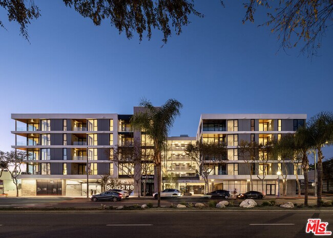 Foto del edificio - 9001 Santa Monica Blvd
