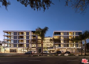 Building Photo - 9001 Santa Monica Blvd