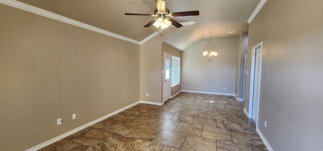 Foto del edificio - Beautiful 3 bed/2 bath Duplex off of Bunny...