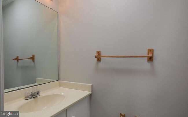 Foto del edificio - 1344 Alderton Ln