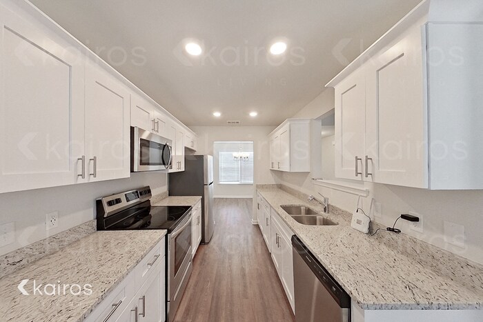 Foto del edificio - 202 Redwood Ct