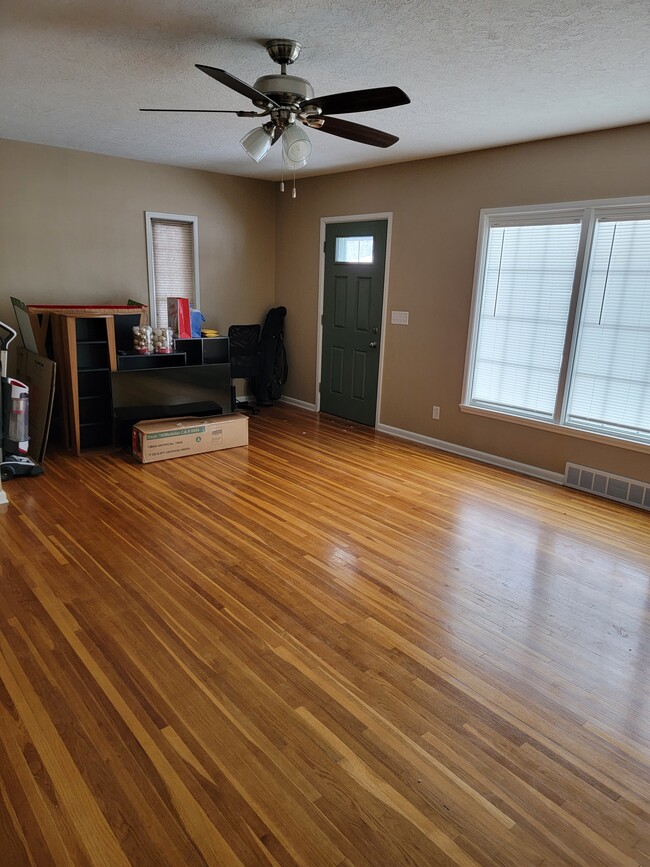 Sala de estar - 821 4th Ave SE