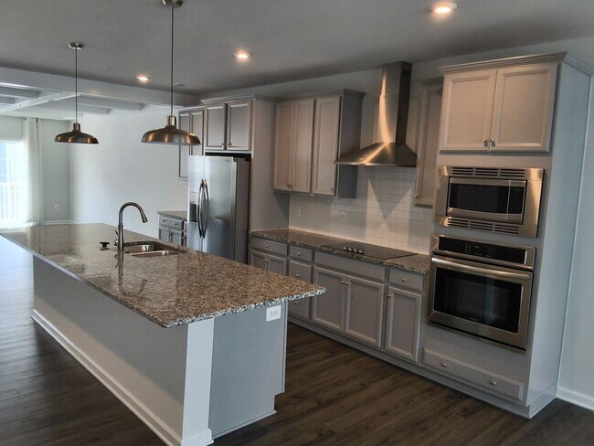 Foto del edificio - Modern 3 Bed 2.5 Bath Townhouse/Condo Near West End Henrico
