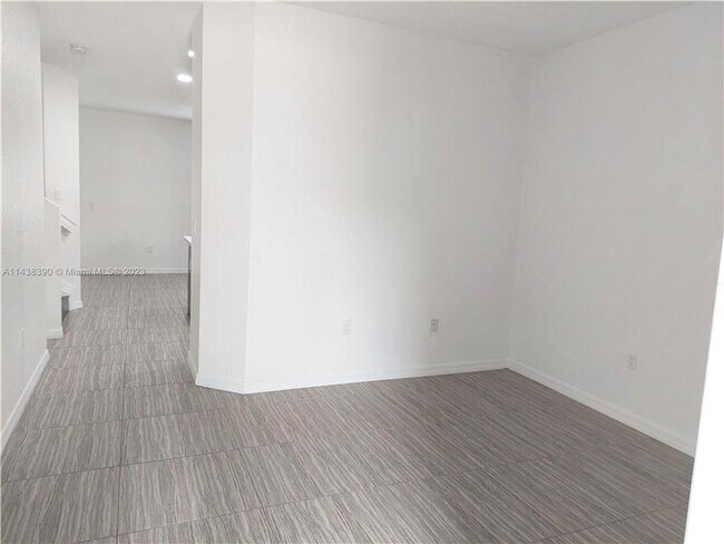 Foto del edificio - 4409 SW 163rd Pl