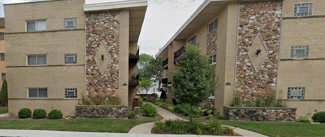 Foto del edificio - 6867 N Overhill Ave