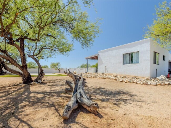 Foto del edificio - 1 Bedroom 1 Bathroom FULLY FURNISHED! COMM...