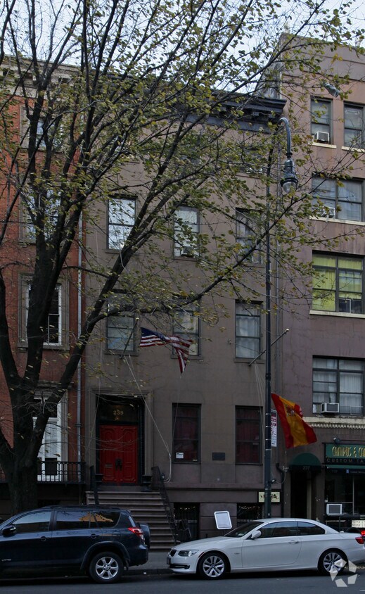 Building Photo - 239 W 14th St