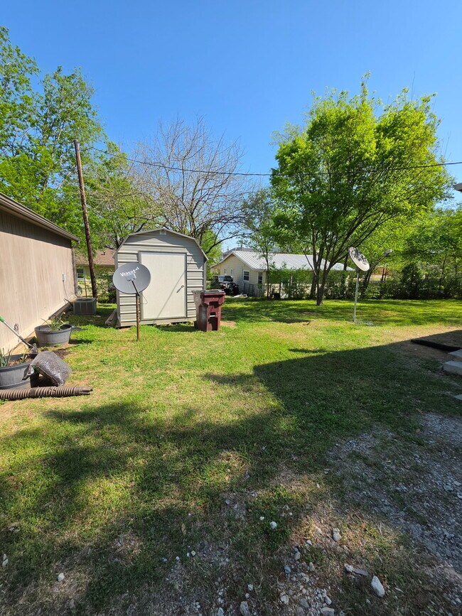 Almacenamiento compartido - 502 Big Rock St