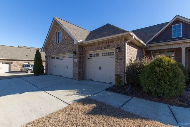 Building Photo - 2121 S Meadows Dr