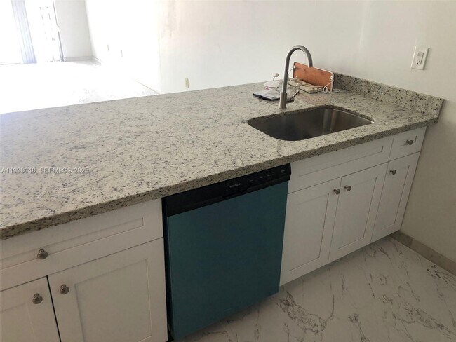 Building Photo - 555 NE 123rd St