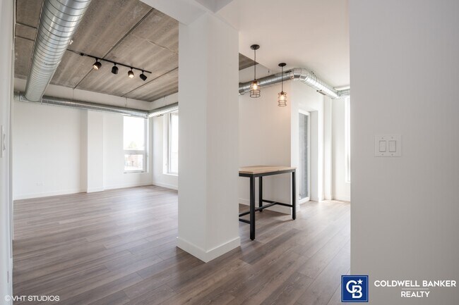 Foto del edificio - 2405 W Hutchinson St
