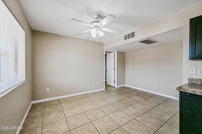 Building Photo - 3949 E Earll Dr