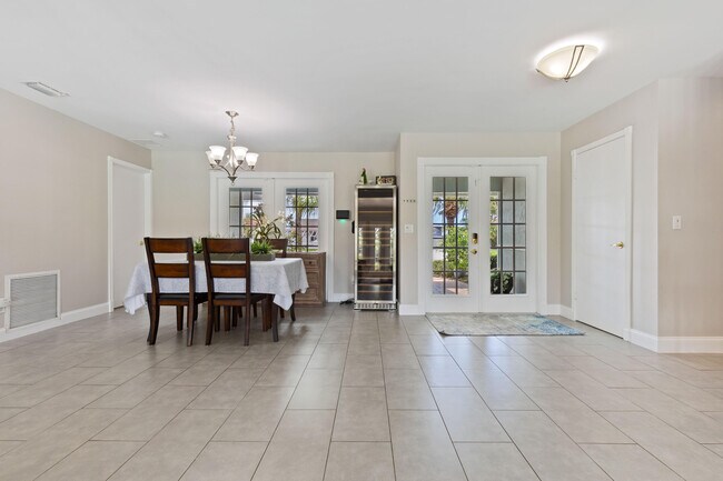 Building Photo - 4672 Palo Verde Dr