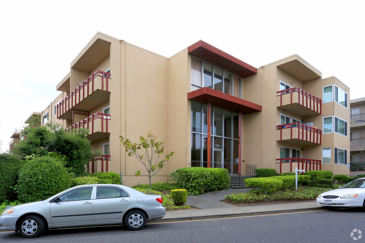 Primary Photo - Fairland Court Apartments