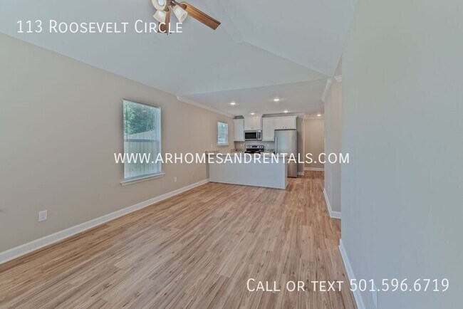Foto del edificio - 113 Roosevelt Cir