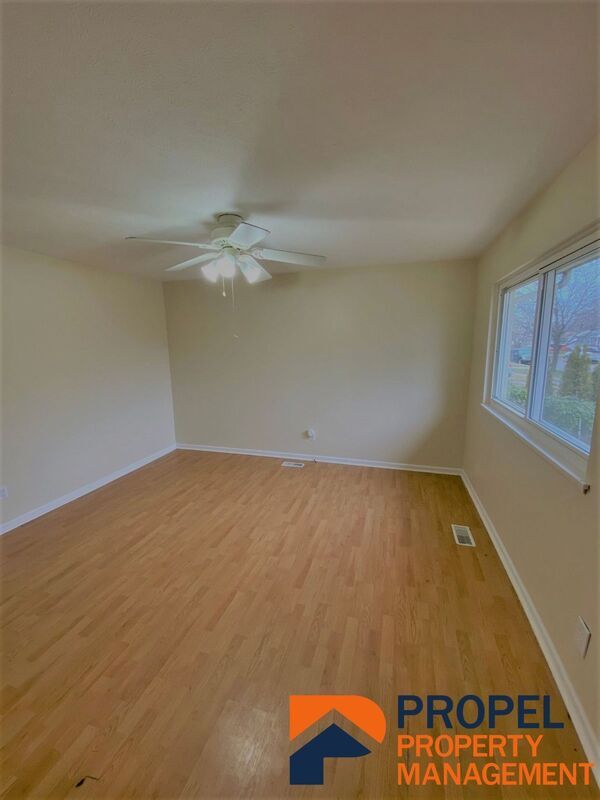 Foto del edificio - 1201 Red Leaf Ln