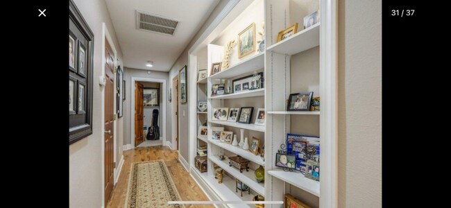 Foto del edificio - 11180 Tung Grove Rd