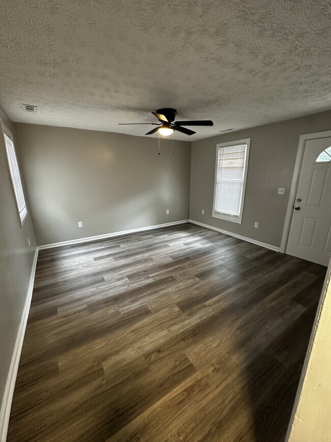 Foto del edificio - 743 Maple Ave