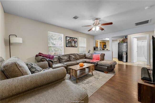 Foto del edificio - 807 Pasler St